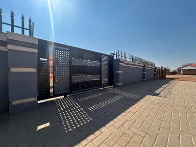 2 Bedroom House For Sale in Alberton - pwBt.webp