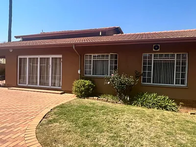 6 Bedroom House For Sale in Alberton - L8yH.webp