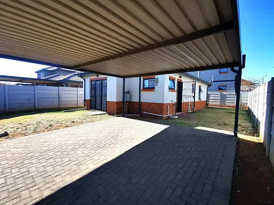 3 Bedroom House For Sale in Leopard's Rest Security Estate, Alberton - Xb1P.webp