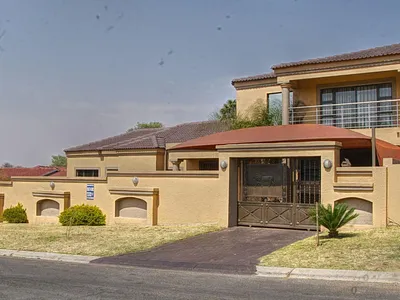 4 Bedroom House For Sale in Johannesburg - SlPg.webp