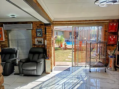 4 Bedroom House For Sale in Alberton - wgkY.webp