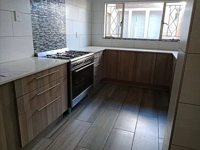 6 Bedroom House For Sale in Alberton - qhJE.webp