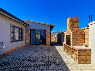 3 Bedroom House For Sale in Alberton - 2Zxl.webp