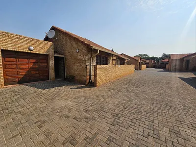 3 Bedroom House For Sale in Alberton - CcxT.webp