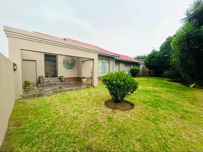 4 Bedroom House For Sale in Alberton - HvVN.webp