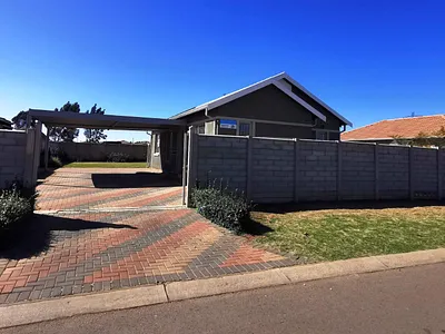 3 Bedroom House To Rent in Leopard's Rest Security Estate, Alberton - 6kUB.webp