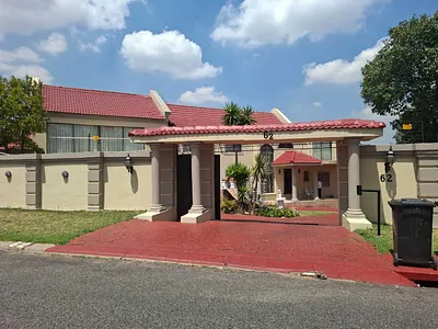 4 Bedroom House For Sale in Johannesburg - 4OdW.webp