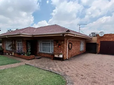 3 Bedroom House For Sale in Alberton - ky0x.webp