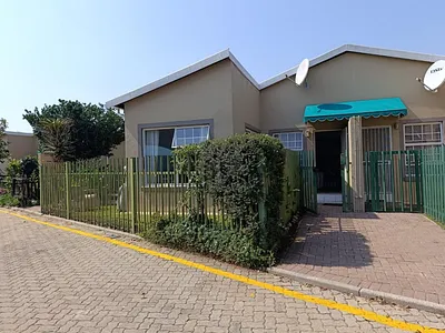 2 Bedroom Townhouse For Sale in Alberton - Ryej.webp