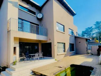 3 Bedroom House For Sale in Germiston - okXh.webp