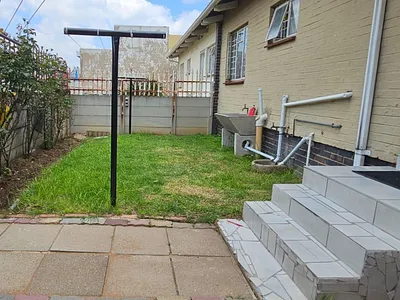 3 Bedroom Apartment For Sale in Johannesburg - bt5p.webp