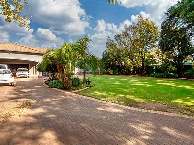 6 Bedroom House For Sale in Germiston - XNS3.webp