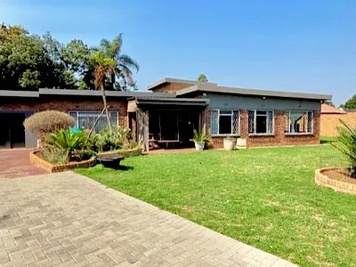 3 Bedroom House For Sale in Alberton - Zclz.webp