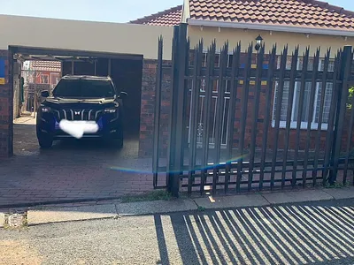 3 Bedroom Townhouse For Sale in Johannesburg - img