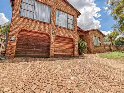 4 Bedroom House For Sale in Johannesburg - I2uc.webp