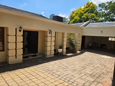 4 Bedroom House For Sale in Randburg - img