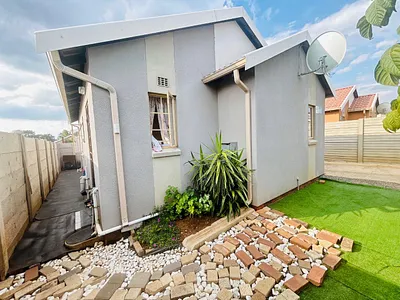 3 Bedroom House To Rent in Alberton - 8L4h.webp