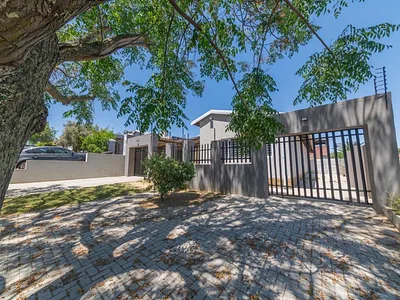 3 Bedroom House To Rent in Stellenbosch - ghMD.webp
