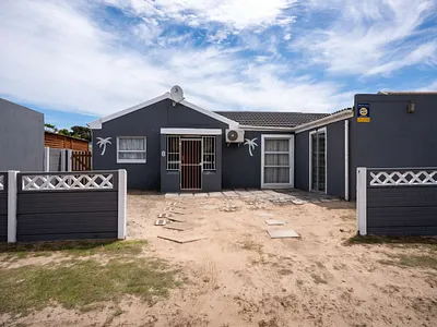 5 Bedroom House For Sale in Electric City, Eersterivier - We9c.webp