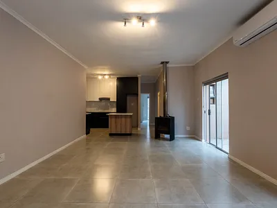 2 Bedroom Townhouse To Rent in Paarl - Yj2v.webp