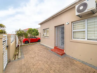 3 Bedroom House For Sale in Cape Town - 5xM4.webp