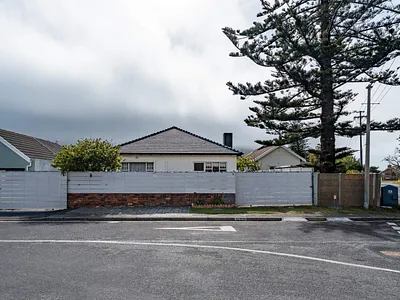 4 Bedroom House For Sale in Fish Hoek - img