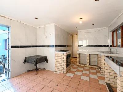 3 Bedroom House For Sale in Cape Town - vnJ6.webp