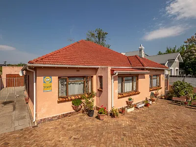 3 Bedroom House For Sale in Cape Town - Dqit.webp