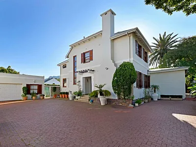 5 Bedroom House For Sale in Cape Town - Vqcf.webp