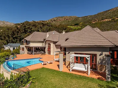 6 Bedroom House For Sale in Cape Town - LAXO.webp