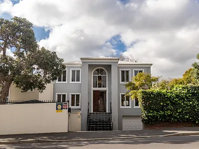 4 Bedroom Townhouse For Sale in Cape Town - 9cPl.webp