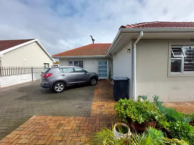 4 Bedroom House To Rent in Cape Town - UCaA.webp