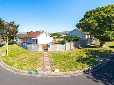 3 Bedroom House For Sale in Cape Town - gbTy.webp