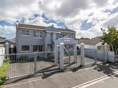 2 Bedroom Apartment For Sale in Cape Town - 3hfM.webp