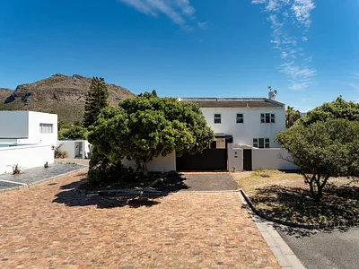 5 Bedroom House For Sale in Cape Town - UfZA.webp