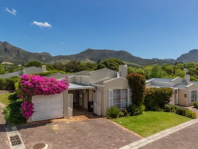 3 Bedroom House For Sale in Cape Town - JxQR.webp