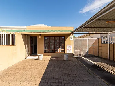 3 Bedroom House For Sale in Cape Town - YugY.webp