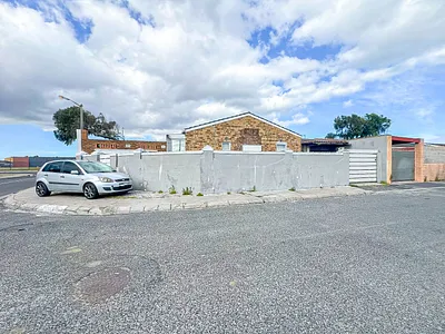 4 Bedroom House For Sale in Mitchells Plain - ZK7B.webp