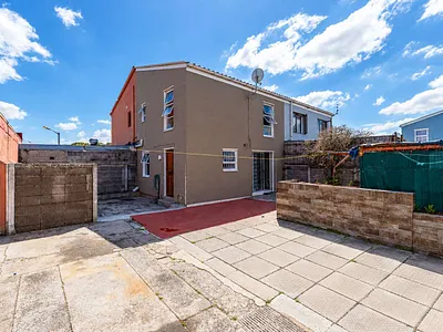 3 Bedroom House For Sale in Mitchells Plain - lZgt.webp