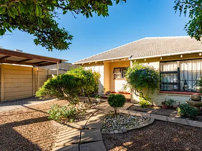 6 Bedroom House For Sale in Cape Town - zlFc.webp