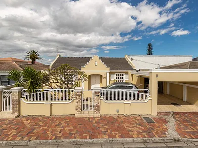 8 Bedroom House For Sale in Cape Town - m97X.webp