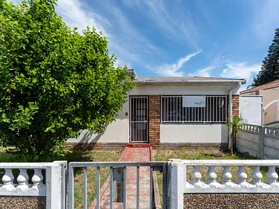 2 Bedroom House For Sale in Cape Town - 4azN.webp