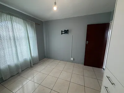 2 Bedroom Apartment To Rent in Grassy Park, Cape Town - McPb.webp