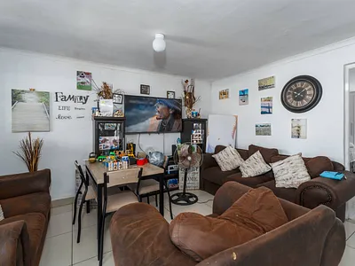 3 Bedroom House For Sale in Cape Town - Xlzo.webp