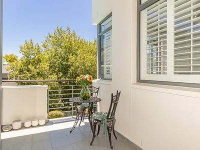 2 Bedroom Apartment For Sale in Cape Town - QKIk.webp