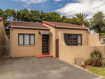 3 Bedroom Townhouse For Sale in Cape Town - qcEu.webp