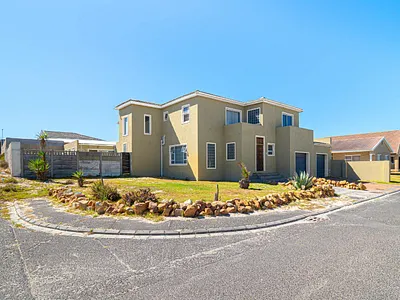 6 Bedroom House For Sale in Cape Town - 6L85.webp