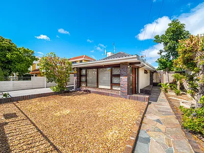 4 Bedroom House For Sale in Cape Town - W7tZ.webp