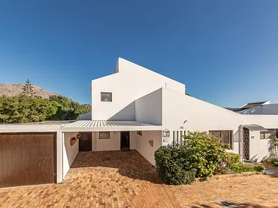 5 Bedroom House For Sale in Cape Town - 6kCB.webp