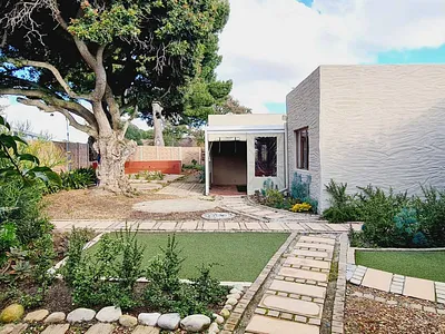 6 Bedroom House For Sale in Parow - frue.webp